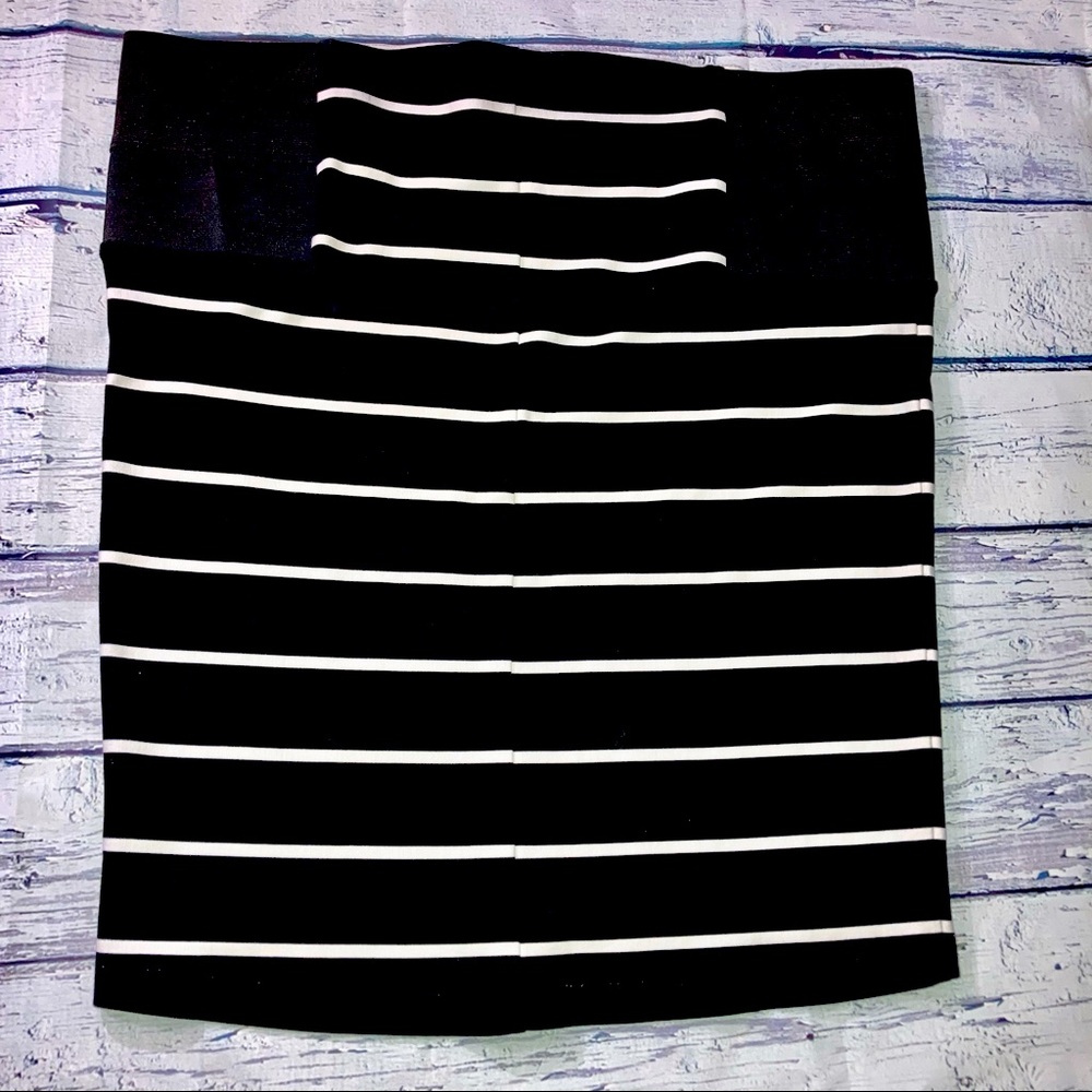 Preloved Black and White Striped A-Line Torrid Skirt Sz 3